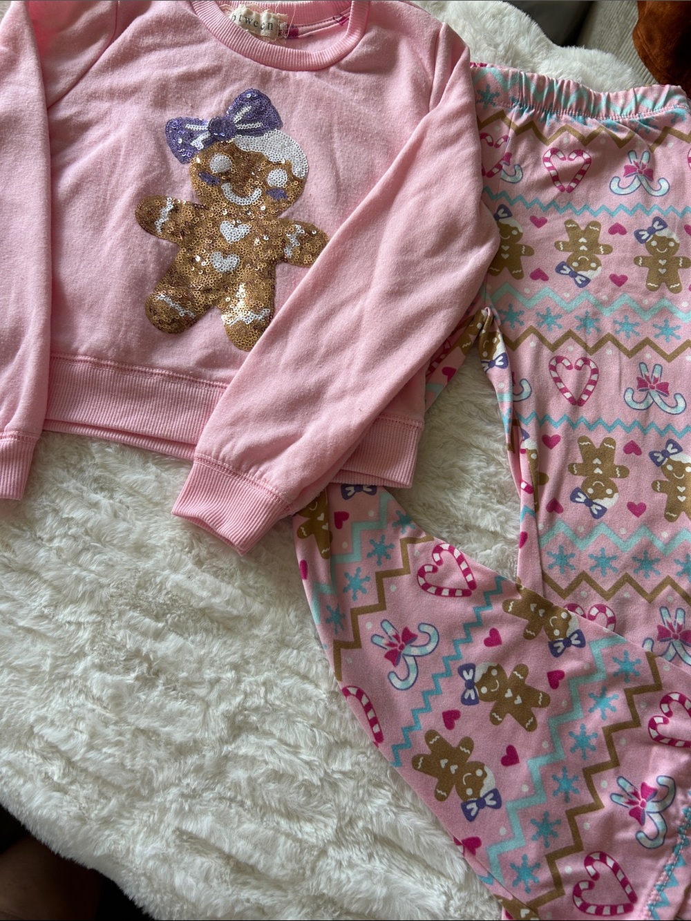 btween Pink Gingerbread Sequin Pullover & Printed pants